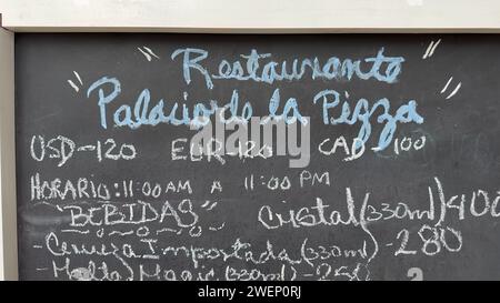 Restaurant appliquant le taux officiel d'exhange qui fait doubler le prix de la nourriture pour les touristes étrangers (par rapport au marché informel) à Varadero, Cuba Banque D'Images