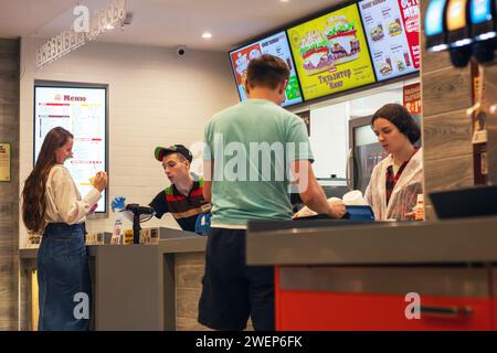 Biélorussie, Minsk - 06 octobre 2023 : le restaurant KFC en gros plan Banque D'Images