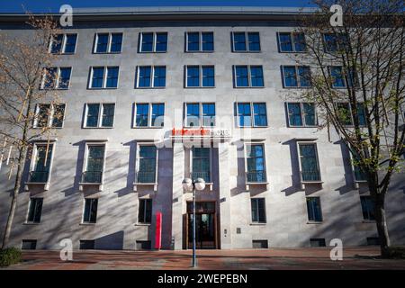 Photo d'un panneau avec le logo de l'hôtel Intercity sur leur hôtel principal pour Dortmund, Allemagne. Fait partie de deutsche Hospitality, InterCityHotel GmbH est un Banque D'Images