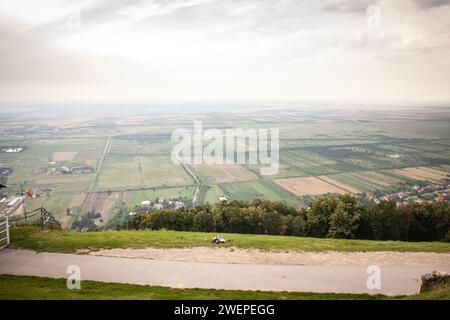 Photo des plaines et des champs de Vojvoina vu d'en haut pendant un après-midi, nuageux, Vrsac est une ville située dans le district de Banat Sud de l'a Banque D'Images