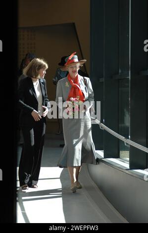 S.M. la Reine Margrethe II et S.A.R. le Prince Henrik ont assisté à l'inauguration du musée Ordrupgaard nouvelles bâtiment architecte par né irakien Zaha Hadid Salen qui est né à Babdad, Irak en 1950, exposition du peintre français Gauguin Ordrup Copenhague Danemark août 30,2005 Banque D'Images