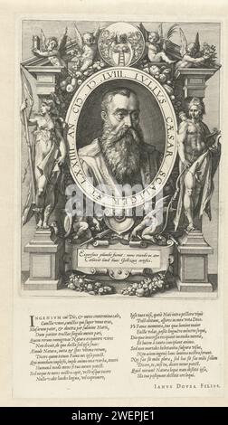 Portret Van Julius Caesar Scaliger, 1590 - 1594 print Julius Caesar Scaliger ou Giulio Cesare della Scala (1484-1558) était un humaniste et physicien italien qui a passé une grande partie de sa vie en France. Son buste portrait est placé dans un ovale, le regard orienté vers la droite. Autour du portrait un cadre d'ornement architectural avec des figures allégoriques et mythologiques. Autour de l'ovale et dans le cartouche sous le portrait textes en latin. Sous l'impression (sur le même magazine) un texte en pression de livre composé de 24 lignes de latin de Janus Dousa Filius. gravure sur papier / impression typographique Banque D'Images