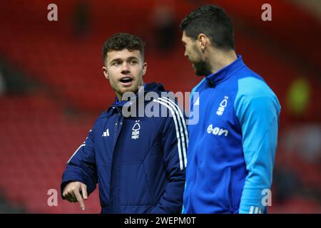 Bristol, Royaume-Uni. 26 janvier 2024. NECO Williams de Nottingham Forest discute avec Scott McKenna de Nottingham Forest alors qu'ils arrivent avant le match du quatrième tour de la coupe FA Emirates Bristol City vs Nottingham Forest à Ashton Gate, Bristol, Royaume-Uni, le 26 janvier 2024 (photo de Gareth Evans/News Images) à Bristol, Royaume-Uni le 1/26/2024. (Photo Gareth Evans/News Images/Sipa USA) crédit : SIPA USA/Alamy Live News Banque D'Images