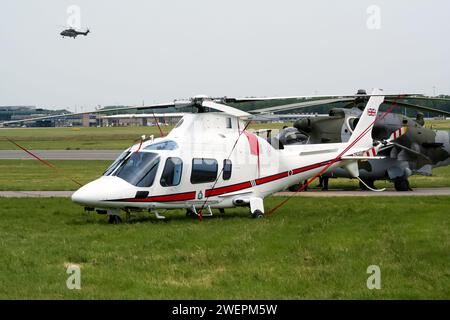 Royal Air Force AgustaWestland AW109E hélicoptère Power à l'aéroport de Liège-Bierset. Liège, Belgique - 13 mai 2007 Banque D'Images