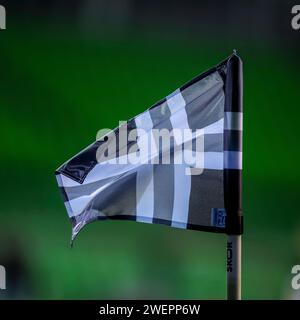 GRONINGEN, LAND WAAR HET PLAATS VINDT - JANVIER 26 : drapeaux d'angle spéciaux pour la commémoration 'In Memoriam' lors du match néerlandais Keuken Kampioen Divisie entre le FC Groningen et Jong AZ à Euroborg le 26 janvier 2024 à Groningen, Land waar het plaats vindt. (Photo de Pieter van der Woude/Orange Pictures) Banque D'Images