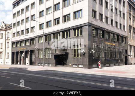 OSTRAVA, RÉPUBLIQUE TCHÈQUE - le 19 JUILLET 2023 : Construction de la Ceska Narodni Banka (Banque nationale tchèque - CNB) à Ostrava. Banque D'Images