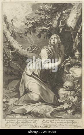 Belle H. Maria Magdalena, Willem Isaacsz. Van Swanenburg, d'après Abraham Bloemaert, 1609 estampe Maria Magdalena s'agenouille avec un arbre. Elle tient un livre ouvert. Devant elle se trouve un pot de pommade et un crucifix. Il y a un crâne avec son genou. Son Ascension est montrée au loin. Sous la représentation se trouve un texte latin de six lignes dans lequel la parabole entre Marie-Madeleine et Vénus est mentionnée. Gravure sur papier de l'Assomption de St. Marie Madeleine : elle est élevée au ciel par des anges ; parfois un ermite la regarde. La pénitente harlot Marie Madeleine ; attributs possibles : livre (ou parchemin), Banque D'Images