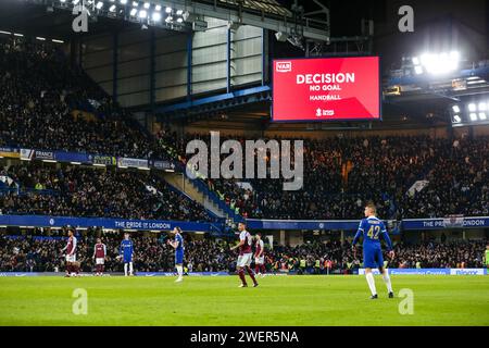 Le premier but d'Aston Villas est refusé lors du match du 4e tour Chelsea FC contre Aston Villa FC Emirates FA Cup à Stamford Bridge, Londres, Angleterre, Royaume-Uni le 26 janvier 2024 Credit : Every second Media/Alamy Live News Banque D'Images