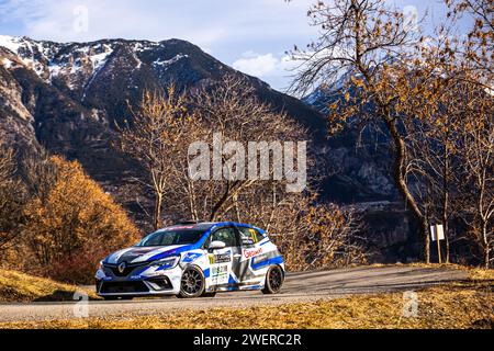 Gap, France. 26 janvier 2024. 77 CHARNAY Julien, GOMEZ Maxime, Renault Clio Rally5, action lors du Rallye automobile Monte Carlo 2024, 1e manche du Championnat du monde des voitures de rallye WRC 2024, du 25 au 28 janvier 2024 à Monte Carlo, Monaco - photo Damien Saulnier/DPPI crédit : DPPI Media/Alamy Live News Banque D'Images