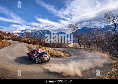 Gap, France. 26 janvier 2024. 20 ROSSEL Yohan, DUNAND Arnaud, Citroën C3 Rally2, actionpendant le Rallye automobile Monte Carlo 2024, 1e manche du Championnat du monde des voitures de rallye WRC 2024, du 25 au 28 janvier 2024 à Monte Carlo, Monaco - photo Damien Saulnier/DPPI crédit : DPPI Media/Alamy Live News Banque D'Images