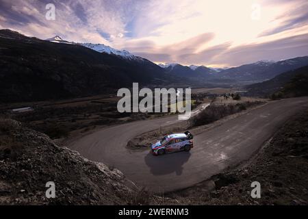 Gap, Principauté de Monaco. 26 janvier 2024. Ils affrontent deux jours de course, pendant, FIA World Rally Championship WRC Rallye automobile Monte-Carlo 2024 26 janvier Gap, France crédit : Agence photo indépendante/Alamy Live News Banque D'Images