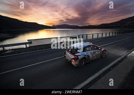 Gap, Principauté de Monaco. 26 janvier 2024. Ils affrontent deux jours de course, pendant, FIA World Rally Championship WRC Rallye automobile Monte-Carlo 2024 26 janvier Gap, France crédit : Agence photo indépendante/Alamy Live News Banque D'Images