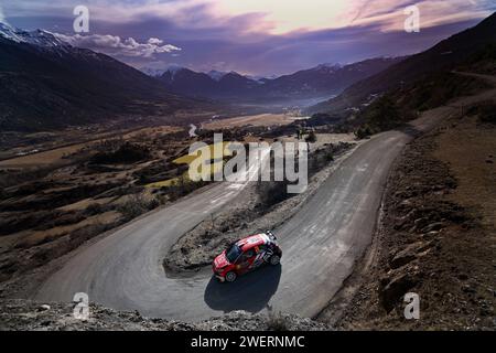 Gap, Principauté de Monaco. 26 janvier 2024. Ils affrontent deux jours de course, pendant, FIA World Rally Championship WRC Rallye automobile Monte-Carlo 2024 26 janvier Gap, France crédit : Agence photo indépendante/Alamy Live News Banque D'Images