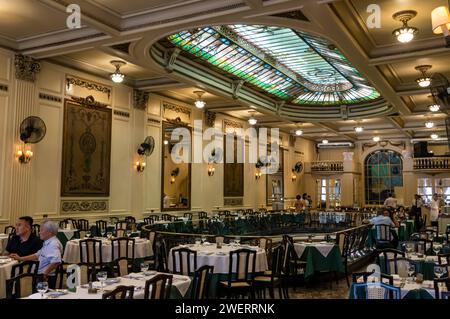 Vue intérieure de Confeitaria Colombo Coffeehouse restaurant au premier étage, un café célèbre et point de repère de la ville à Goncalves Dias rue. Banque D'Images