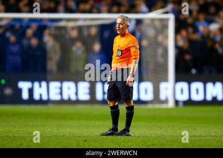 Hillsborough Stadium, Sheffield, Angleterre - 26 janvier 2024 arbitre Darren Bond - pendant le match Sheffield Wednesday v Coventry City, Emirates FA Cup, 2023/24, Hillsborough Stadium, Sheffield, Angleterre - 26 janvier 2024 crédit : Arthur Haigh/WhiteRosePhotos/Alamy Live News Banque D'Images