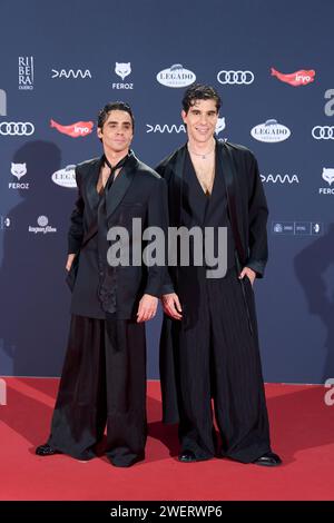 Madrid. Espagne. 20240126, Javier Calvo, Javier Ambrossi assiste aux Feroz Awards 2024 - tapis rouge au Palais Vistalegre le 26 janvier 2024 à Madrid, Espagne Credit : MPG/Alamy Live News Banque D'Images