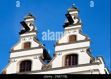 Gros plan de la construction du toit avec poutre de grue de la maison Gaffel de l'année 1213 sur l'Alter Markt dans la vieille ville médiévale de cologne Banque D'Images