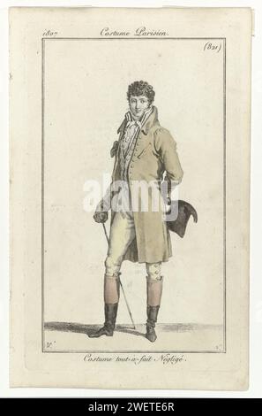 Journal des dames et de la mode : mode Homme, 1807 Homme dans un costume 'Négligé', composé d'un pardessus, freak, gilet et pantalon de genou. Chemise avec jabot plissé. Cravate. Accessoires : chapeau haut de gamme, bâton de marche, bottes avec couvertures contrastées. Le tirage fait partie du magazine de mode Journal des Dames et des modes, édité par Pierre de la Mésangère, Paris, 1797-1839. plaques de mode gravées en papier. pantalons, culottes, etc (CULOTTES) (+ vêtements pour hommes). Vêtements pour la partie supérieure du corps (GILET) (+ vêtements pour hommes). manteau : pardessus (+ vêtements pour hommes). Cou-équipement  vêtements (CRAVAT) (+ tissu pour hommes Banque D'Images