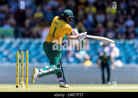 Canberra, Australie, 27 janvier 2024. Tazmin Brits d'Afrique du Sud tire lors du premier match de la série internationale T20 féminine entre l'Australie et les Antilles au Manuka Oval le 27 janvier 2024 à Canberra, Australie. Crédit : Santanu Banik/Speed Media/Alamy Live News Banque D'Images