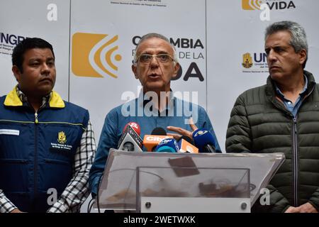 Bogota, Colombie. 26 janvier 2024. Le ministre colombien de la Défense Ivan Velasquez lors d'une conférence de presse tenue par les ministres de l'Ambient, de l'intérieur et de la Défense à Bogota, en Colombie, en réponse aux incendies de forêt présentés les jours précédents, le 26 janvier 2024. Photo : Cristian Bayona/long Visual Press crédit : long Visual Press/Alamy Live News Banque D'Images