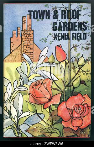 Couverture originale du livre Town and Roof Gardens de Xenia Field du Garden Book Club. Royaume-Uni publié en 1967. Banque D'Images