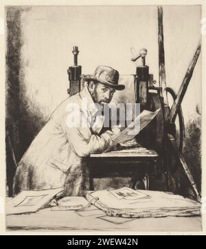 Portrait de Muirhead Bone appuyé sur une presse à gravure, Francis Dodd, 1908 gravures de papier d'impression / personnes historiques de point sec. portrait, autoportrait de graphiste. impression, par exemple : gravure, gravure, lithographie. outils, outils de graphiste (presse). machine à imprimer Banque D'Images