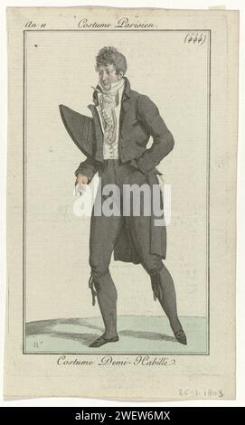 Journal des dames et de la mode : mode masculine, 1803 Homme en costume 'demi-habillé'. Il porte un devant, un gilet et un pantalon de genou. Chemise, Cravate, Jabot froissé et bas. Accessoires : insert (?) Sous le bras, gant, mouchoir (?), chaussures plates avec boucles carrées. La main gauche dans la poche. Le tirage fait partie du magazine de mode Journal des Dames et des modes, édité par Pierre de la Mésangère, Paris, 1797-1839. plaques de mode gravées en papier. gants, mitaines, etc (+ vêtements pour hommes). Cou-équipement  vêtements (CRAVAT) (+ vêtements pour hommes). pantalons, culottes, etc (CULOTTES) (+ cl. Hommes Banque D'Images