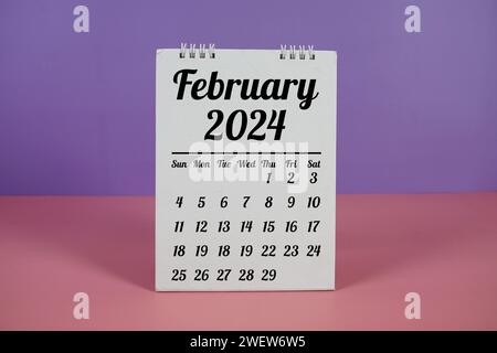 Calendrier mensuel annuel de bureau de février 2024 pour la planification et la gestion Banque D'Images