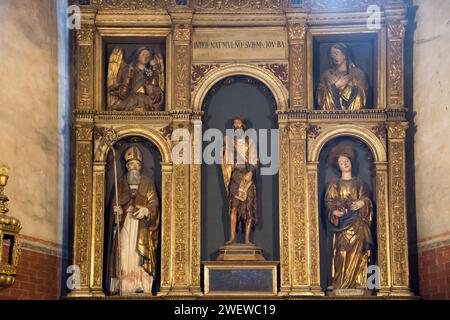 St. Statue de Jean-Baptiste par Donatello du XV siècle dans la Cappella di San Giovanni Battista (Chapelle Saint-Jean-Baptiste) dans la Basilique gothique di Sant Banque D'Images