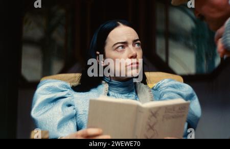 EMMA STONE in POOR THINGS (2023), dirigée par YORGOS LANTHIMOS. Crédit : PHOTOS / Album Banque D'Images