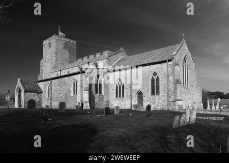 Vue sur l'église All Saints, le village de Morston, North Norfolk Coast, Angleterre Banque D'Images