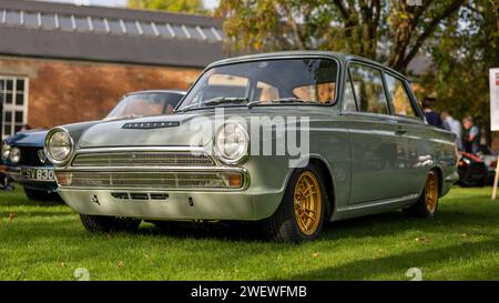 Ford Cortina Lotus Mark I, exposée au Bicester Heritage Scramble le 8 octobre 2023. Banque D'Images