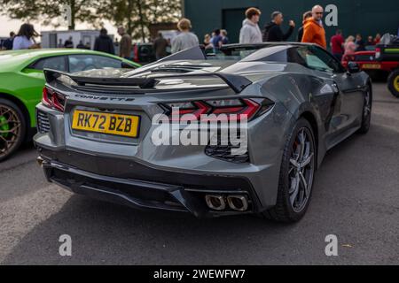 Chevrolet Corvette Stingray 2022, exposée au Bicester Heritage Scramble le 8 octobre 2023. Banque D'Images