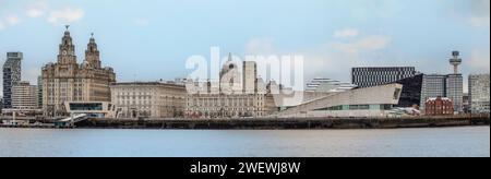 Panorama du front de mer de Liverpool capturé de Liverpool, royaume-uni janvier 16, 2024 plusieurs images prises sur la promenade de Seacombe sur le Banque D'Images