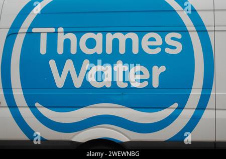 Harefield, Royaume-Uni. 25 janvier 2024. Une camionnette Thames Water à Harefield. Thames Water continue d'être sous les projecteurs en raison du mauvais bilan des déversements d'eaux usées. Crédit : Maureen McLean/Alamy Banque D'Images