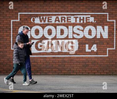 Liverpool, Royaume-Uni. 27 janvier 2024. Une vue générale de l'extérieur de Goodison Park alors que les supporters commencent à arriver avant le match, lors du match du quatrième tour de la coupe Emirates FA Everton vs Luton Town à Goodison Park, Liverpool, Royaume-Uni, le 27 janvier 2024 (photo Steve Flynn/News Images) à Liverpool, Royaume-Uni le 1/27/2024. (Photo Steve Flynn/News Images/Sipa USA) crédit : SIPA USA/Alamy Live News Banque D'Images