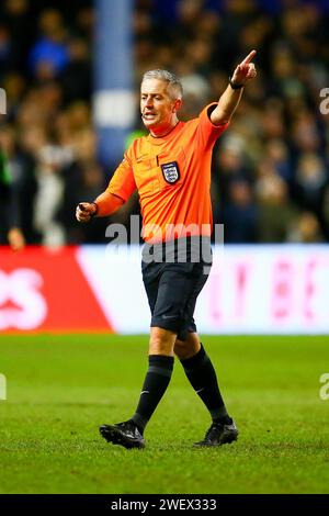 Hillsborough Stadium, Sheffield, Angleterre - 26 janvier 2024 arbitre Darren Bond - pendant le match Sheffield Wednesday v Coventry City, Emirates FA Cup, 2023/24, Hillsborough Stadium, Sheffield, Angleterre - 26 janvier 2024 crédit : Arthur Haigh/WhiteRosePhotos/Alamy Live News Banque D'Images