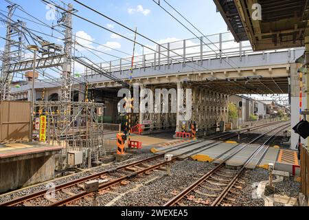 Structure de pont en fer pour le passage de voies ferrées. Banque D'Images