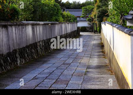 Quartier résidentiel tranquille dans la banlieue japonaise de Kyoto. Banque D'Images