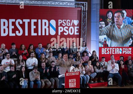 27 janvier 2024 : Jose Ramon Gomez Besteiro, candidat à la présidence de la Xunta de Galicia (gouvernement régional galicien) pour le Parti socialiste galicien (PSdeG, pour son acronyme en espagnol), lors d'un rassemblement à la Faculté de médecine vétérinaire de l'Université de Santiago de Compostelle (USC) à Lugo. (Image de crédit : © Cristian Leyva/ZUMA Press Wire) USAGE ÉDITORIAL SEULEMENT! Non destiné à UN USAGE commercial ! Crédit : ZUMA Press, Inc./Alamy Live News Banque D'Images