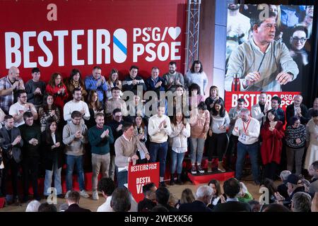 27 janvier 2024 : Jose Ramon Gomez Besteiro, candidat à la présidence de la Xunta de Galicia (gouvernement régional galicien) pour le Parti socialiste galicien (PSdeG, pour son acronyme en espagnol), lors d'un rassemblement à la Faculté de médecine vétérinaire de l'Université de Santiago de Compostelle (USC) à Lugo. (Image de crédit : © Cristian Leyva/ZUMA Press Wire) USAGE ÉDITORIAL SEULEMENT! Non destiné à UN USAGE commercial ! Crédit : ZUMA Press, Inc./Alamy Live News Banque D'Images