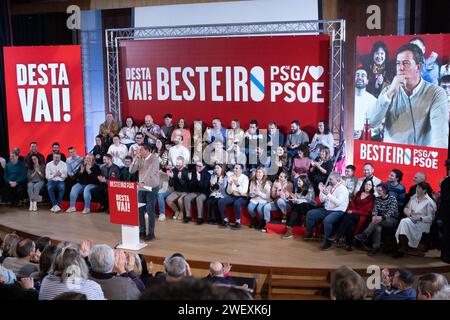 27 janvier 2024 : Jose Ramon Gomez Besteiro, candidat à la présidence de la Xunta de Galicia (gouvernement régional galicien) pour le Parti socialiste galicien (PSdeG, pour son acronyme en espagnol), lors d'un rassemblement à la Faculté de médecine vétérinaire de l'Université de Santiago de Compostelle (USC) à Lugo. (Image de crédit : © Cristian Leyva/ZUMA Press Wire) USAGE ÉDITORIAL SEULEMENT! Non destiné à UN USAGE commercial ! Crédit : ZUMA Press, Inc./Alamy Live News Banque D'Images