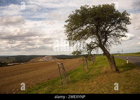 Paysage avec décharge sanitaire Banque D'Images