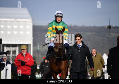 Cheltenham, Royaume-Uni. 27 janvier 2024. Cheltenham Racecource, Royaume-Uni. Action de 13,50 The Paddy Power Cotswold Steeple Chase, remporté par Capodanno, à Cheltenham. ROYAUME-UNI. Crédit photo : Paul Blake/Alamy Sports News Banque D'Images