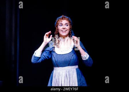 Anne Sofie von Otter (Angelina) dans LA CENERENTOLA au Royal Opera, Covent Garden, Londres WC2 28/06/1991 musique : Gioachino Rossini livret : Jacopo Ferretti chef d'orchestre : Carlo Rizzi conception : Mauro Pagano éclairage : Hans Toelstede réalisateur : Michael hampe Banque D'Images