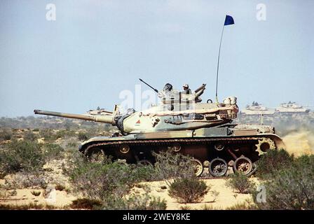 Un char de combat principal MBT M60A1 de l'armée égyptienne effectue un entraînement pendant l'exercice BRIGHT STAR '94 Banque D'Images