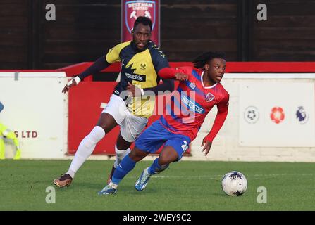 Dagenham, Royaume-Uni. 27 janvier 2024. DAGENHAM, ANGLETERRE - Keenan Appiah-Forson de Dagenham & Redbridge (prêté par West Ham United) en action lors du match de Ligue nationale entre Dagenham et Redbridge contre Kidderminster Harriers FC à Victoria Road le 27 janvier 2024 à Dagenham, en Angleterre. Crédit : action Foto Sport/Alamy Live News Banque D'Images