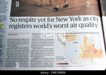 « Pas encore de répit pour New York alors que la ville enregistre la pire qualité de l'air au monde » le journal Guardian titre Canada Wildfires article 10 juin 2023 Londres Royaume-Uni Banque D'Images