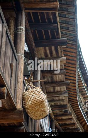 Le tulou monumental de Chengqi dans le comté de Yongding dans le Fujian, en Chine, se compose de quatre cercles concentriques. Le plus intérieur tient la salle ancestrale Banque D'Images