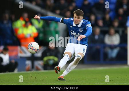 Liverpool, Royaume-Uni. 27 janvier 2024. Nathan Patterson d'Everton en action. Emirates FA Cup, match de 4e tour, Everton contre Luton Town au Goodison Park à Liverpool le samedi 27 janvier 2024. Cette image ne peut être utilisée qu'à des fins éditoriales. Usage éditorial uniquement, photo de Chris Stading/Andrew Orchard photographie sportive/Alamy Live News crédit : Andrew Orchard photographie sportive/Alamy Live News Banque D'Images